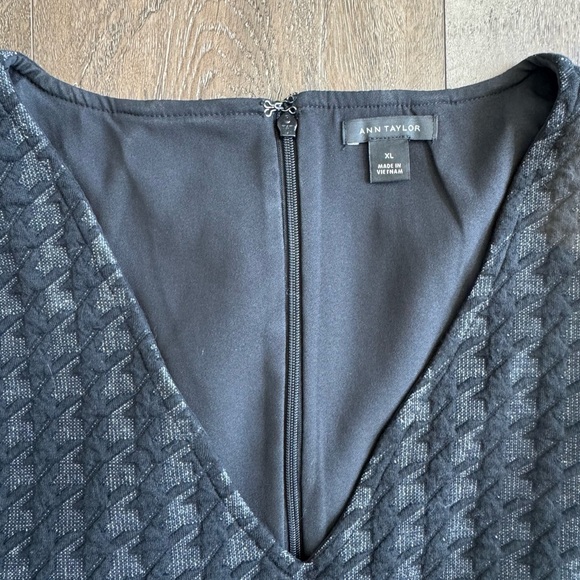 Ann Taylor top.  Women’s size XL.  Black and grey houndstooth peplum top. - Picture 4 of 7